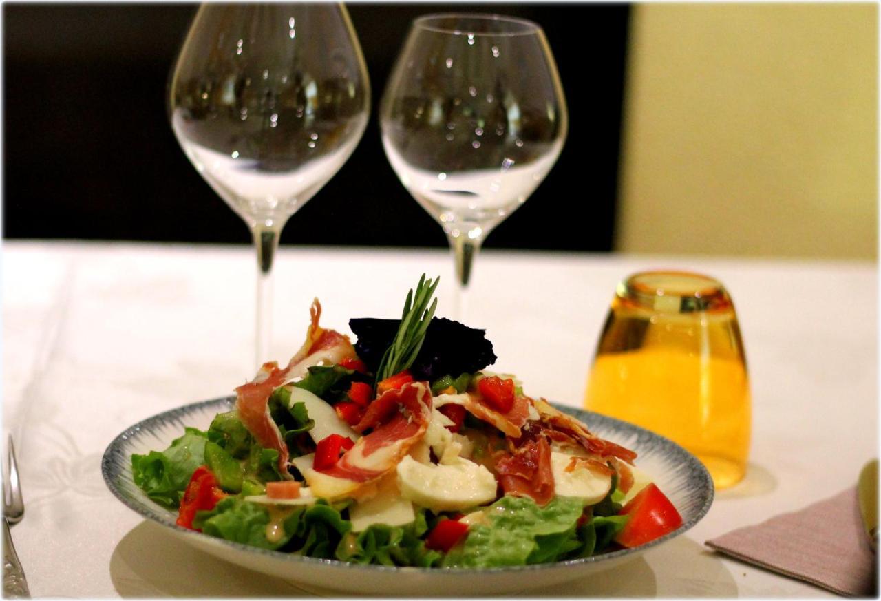 Logis Hotel Restaurant & Pizzeria Vuillot Cuiseaux المظهر الخارجي الصورة